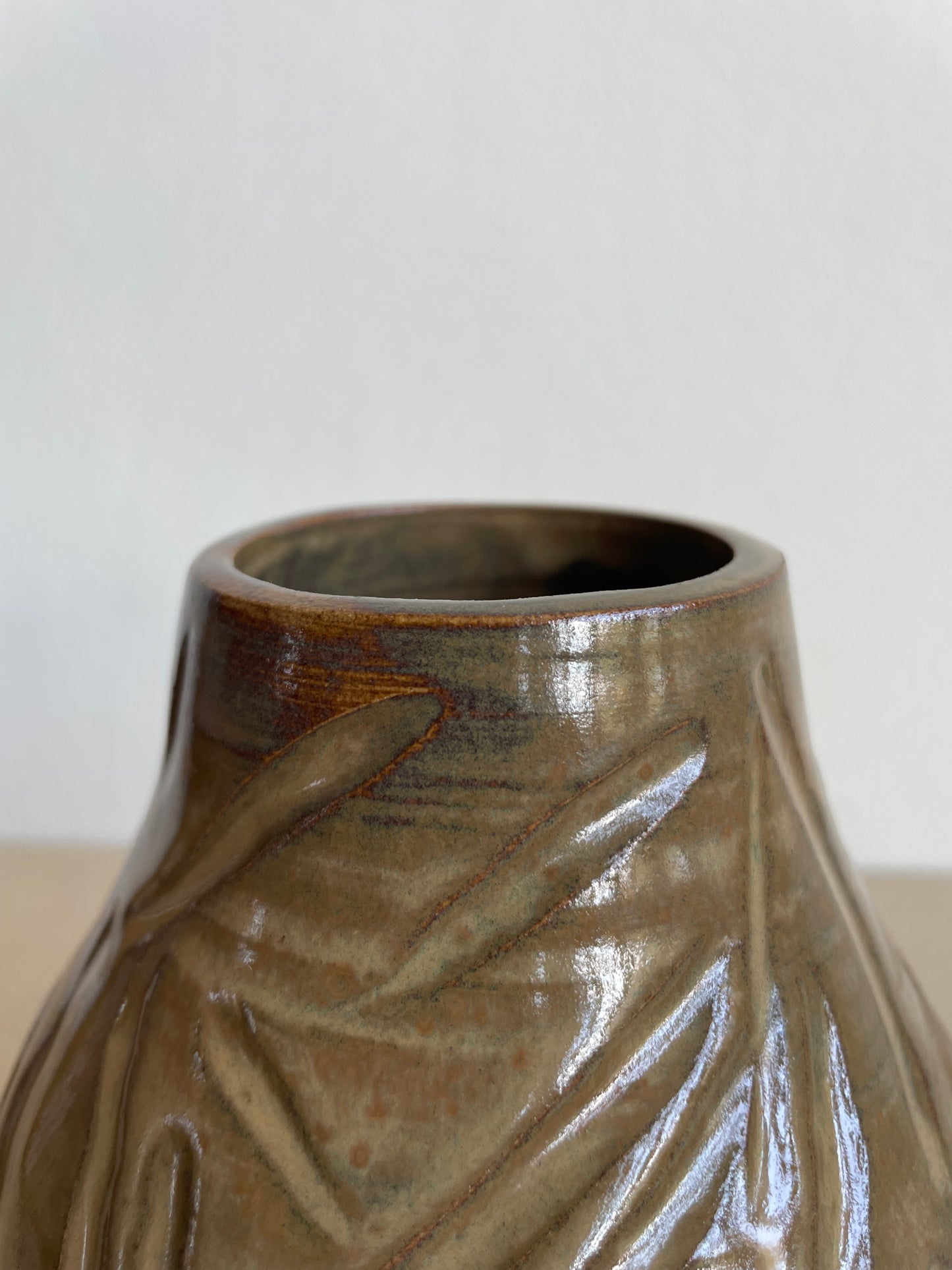 Vaas groene roest carved