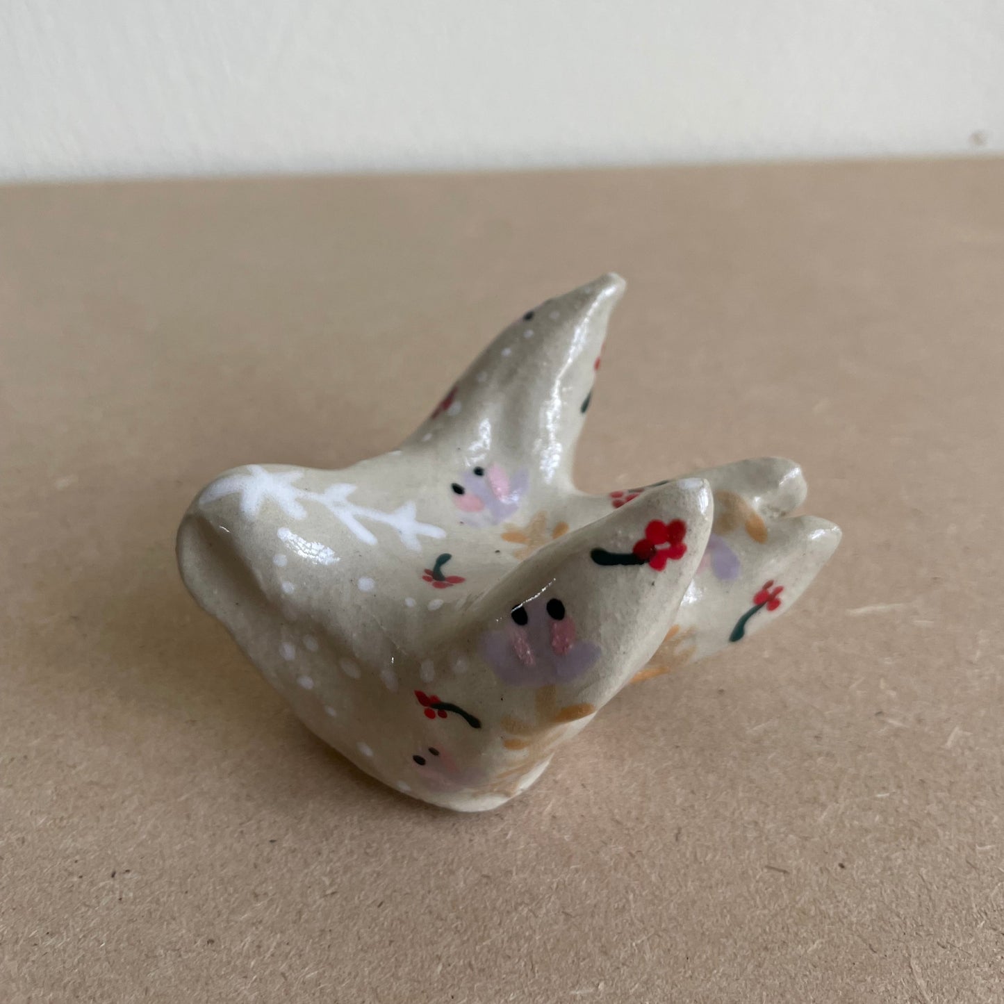 Zwaluw zandkleur rode bes (maat S)